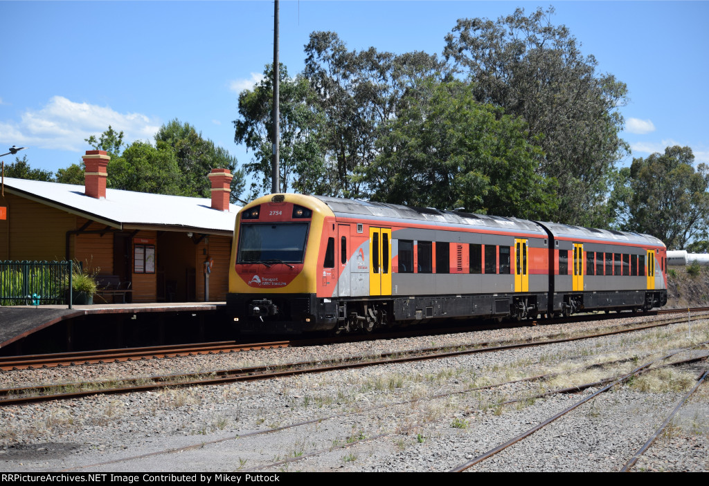 NSW Trainlink (J set) HMT 2754 + HM 2704